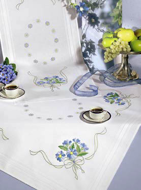 Bouquet of daises table runner