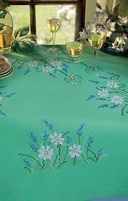 Daisies and Grape Hyacinths table cover