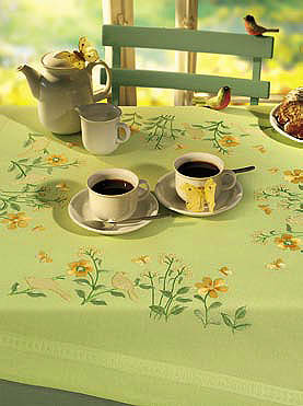 Meadow with birds table cover