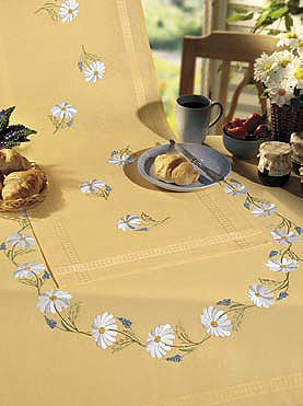 Garland of Marguerites table cover