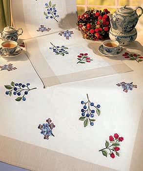 Berries table cover