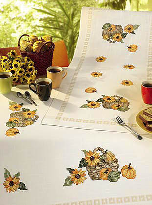 basket with pumpkin table cover