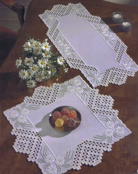White Daisy Hardanger Table Mats