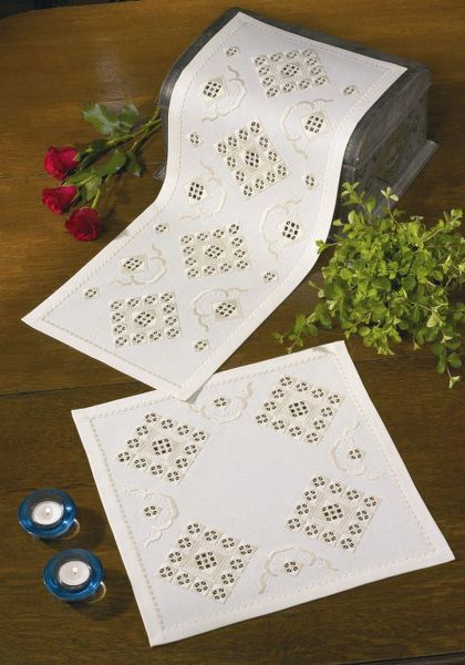 Cream Diamond Table Mats