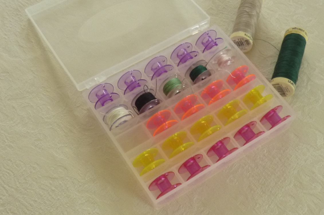 Bobbin Box with 25 Bobbins (view 2)