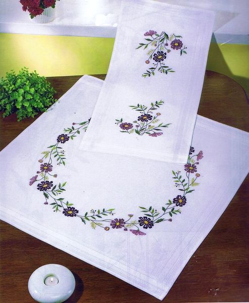 Mauve Daisies Table Cover