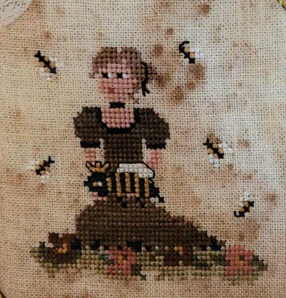 Queen Bee - cross stitch pattern by Fairy Wool in The Wood