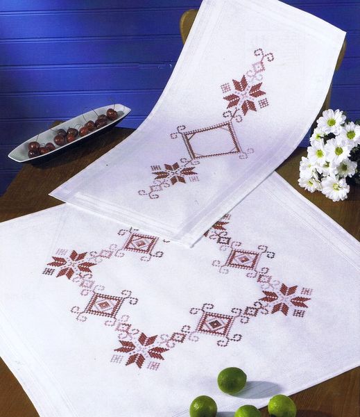 Table Cloth with Flowers - Cross Stitch