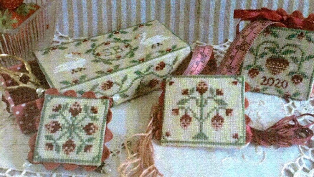 Old Strawberries Sewing Set