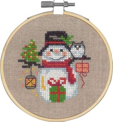 Snowman%20and%20presents%20(13-1285)