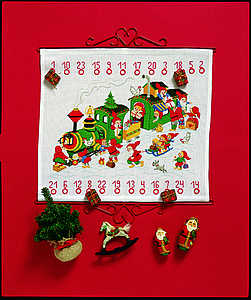 Train and elves Advent Calendar - click for larger image