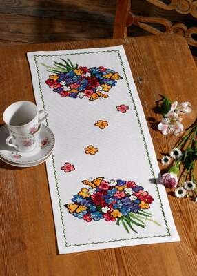 Spray of Flowers Table Runner - click for larger image