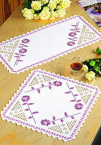 Pink rose table runner - click for larger image