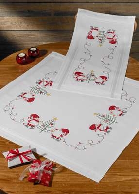 Decorating the Tree Table Runner