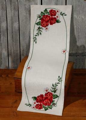 Red Roses Table Runner - click for larger image