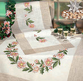 Garland of Christmas Roses table cover - Cross stitch
