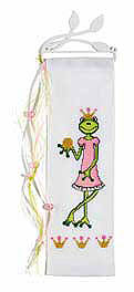 Frog queen wall hanging - Counted cross stitch