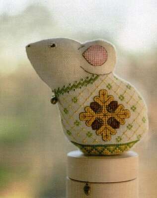 3D Acorn Mouse, cross stitch pattern by Cotton Pixels